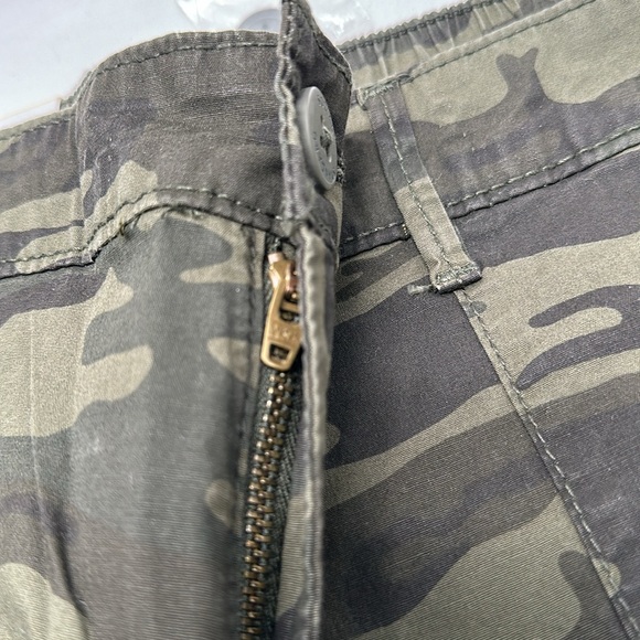 New🇺🇸 Sanctuary Social Standard Women's Hero Relaxed Camo Utility Shorts - Picture 4 of 6